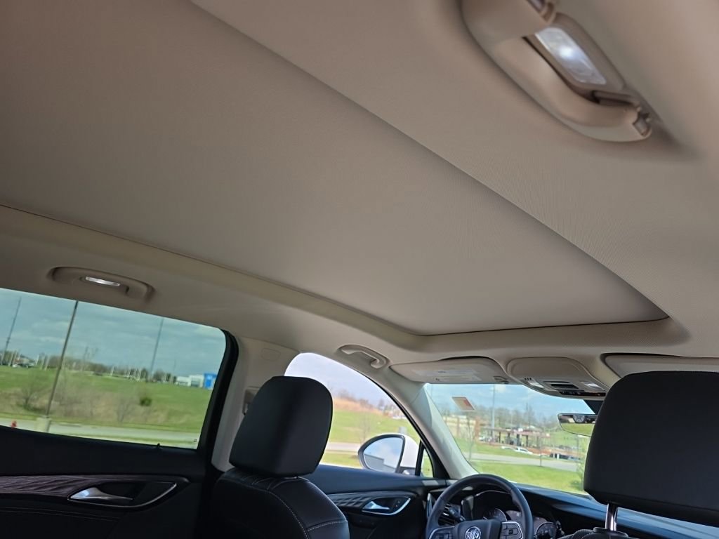 Used 2022 Buick Envision Avenir w/ Technology Package II image 21