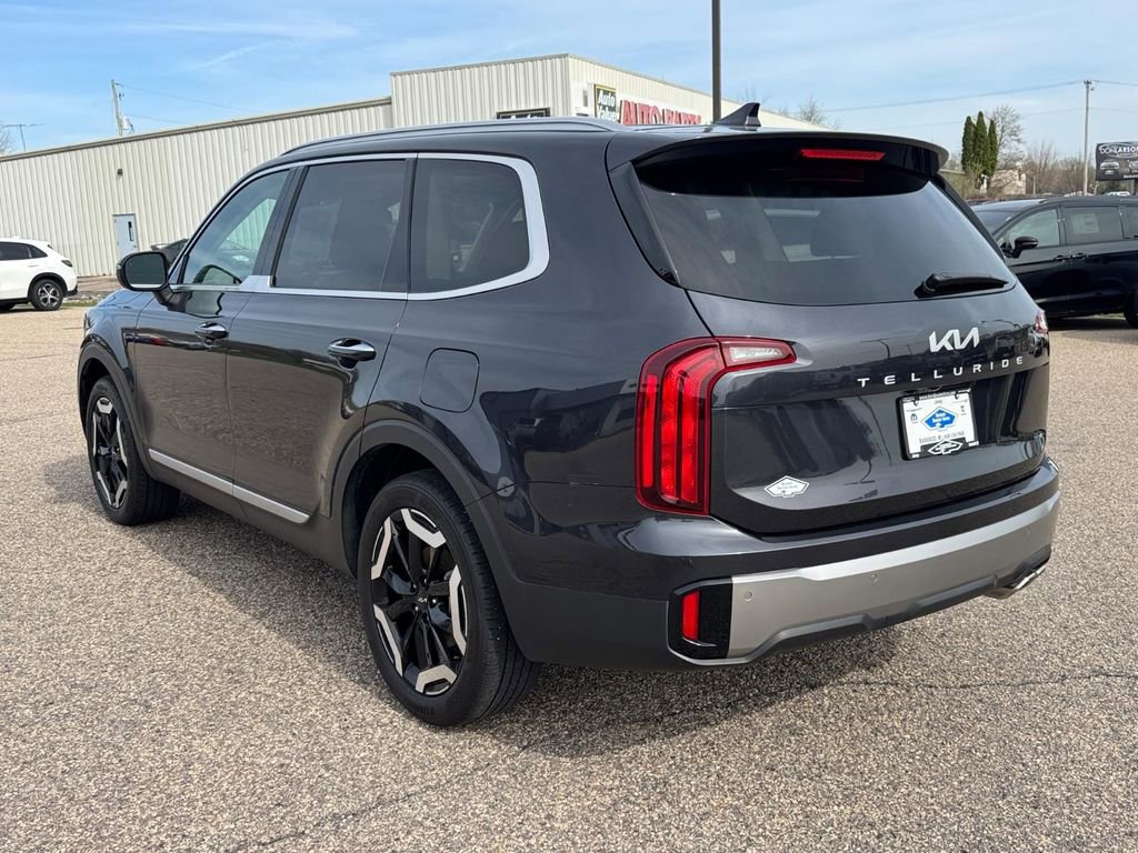 Used 2025 Kia Telluride S FWD image 3