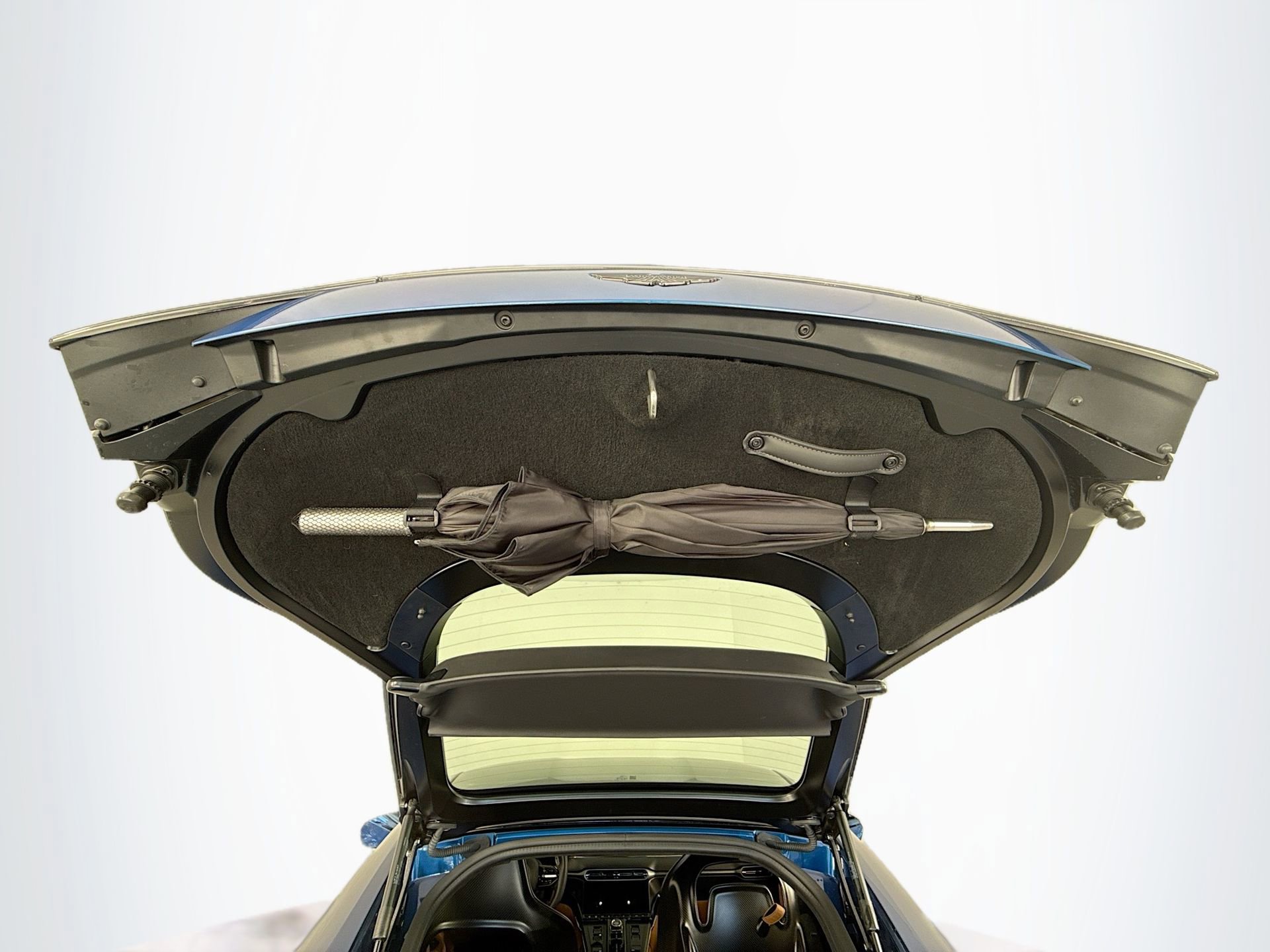 Used 2025 Aston Martin V8 Vantage Coupe image 27