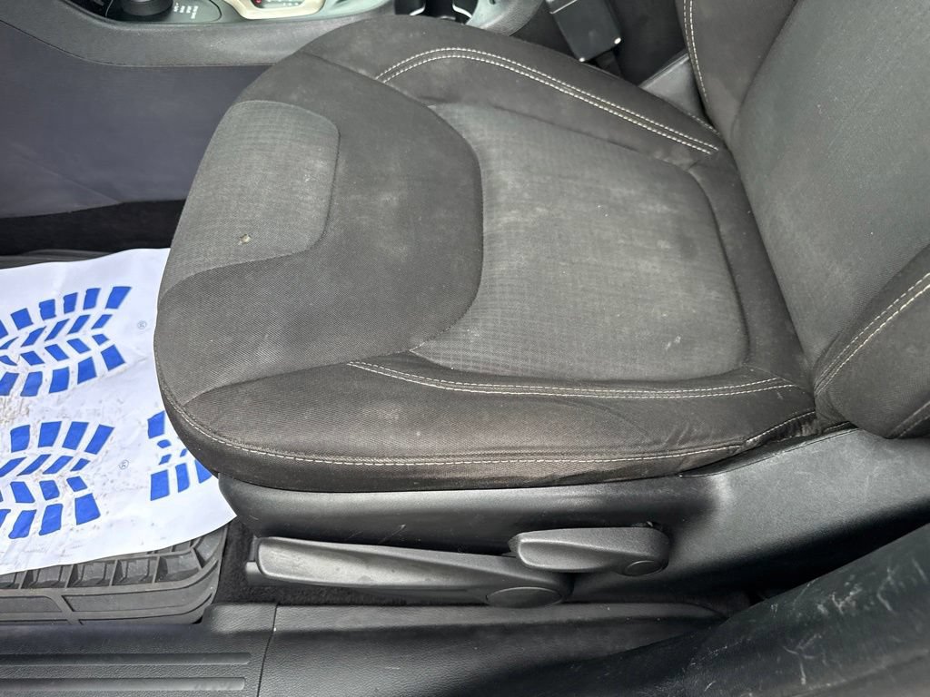 Used 2017 Jeep Cherokee Latitude AWD/4WD image 15