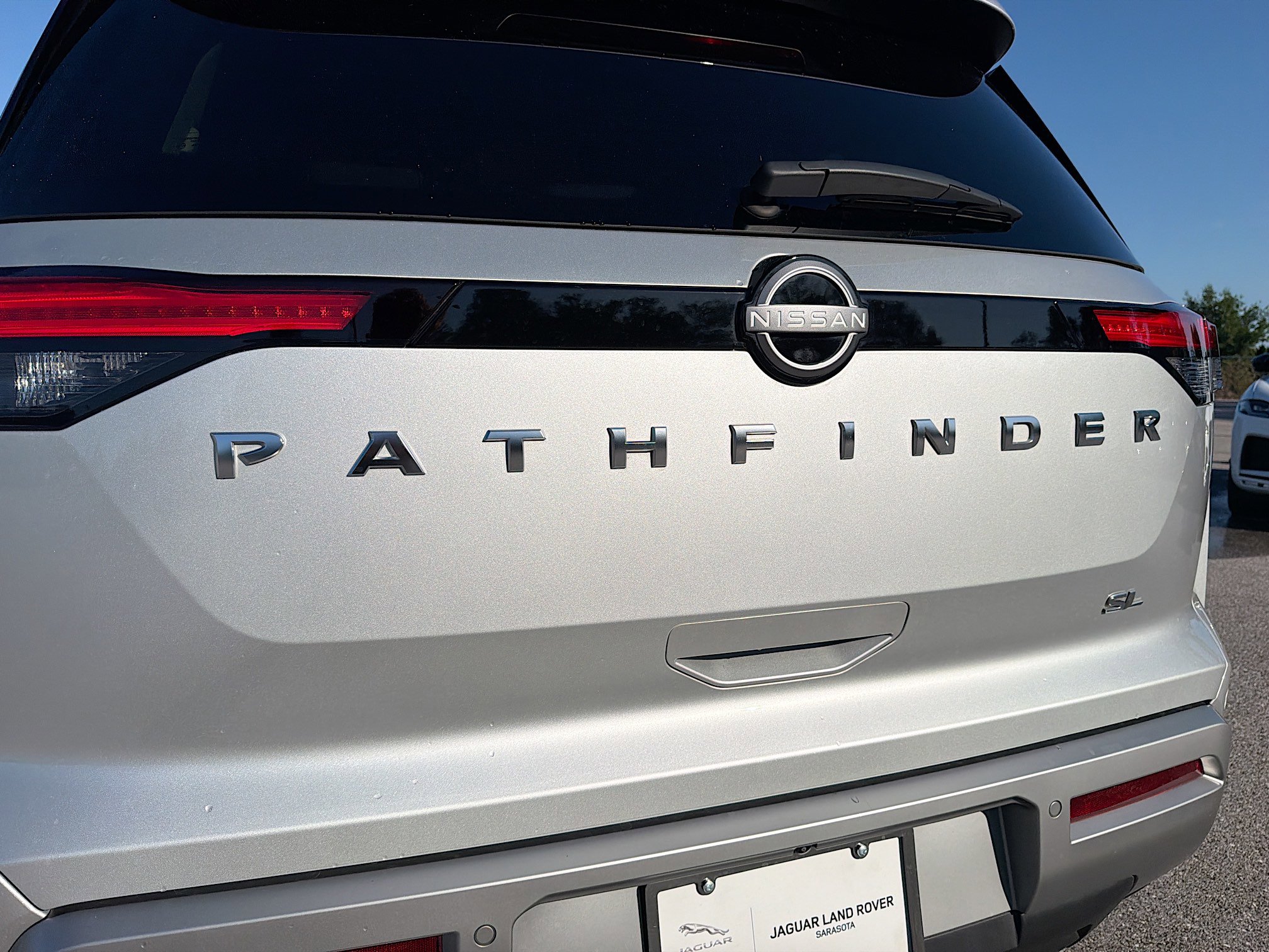 Used 2025 Nissan Pathfinder SL FWD image 46