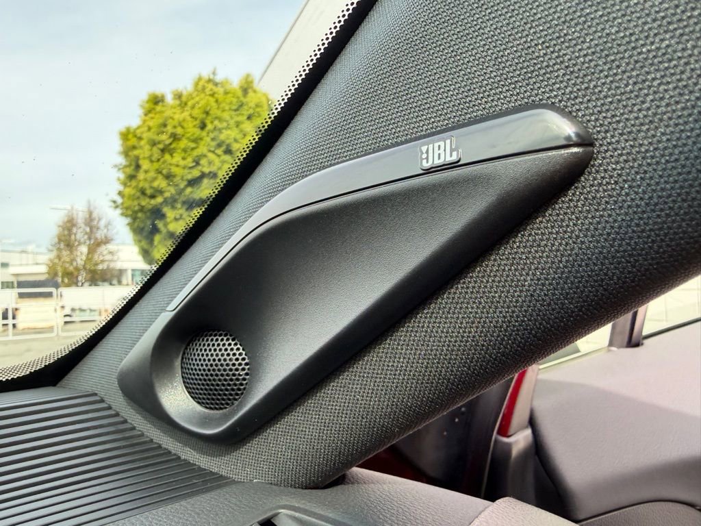 Used 2021 Toyota Venza Limited w/ Carpet Mat Package (TMS) image 29