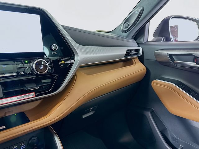 Used 2025 Toyota Highlander Platinum image 23