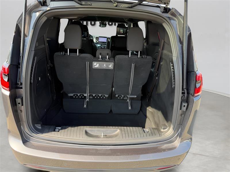 Used 2021 Chrysler Pacifica Touring w/ Uconnect Theater Family Group image 42
