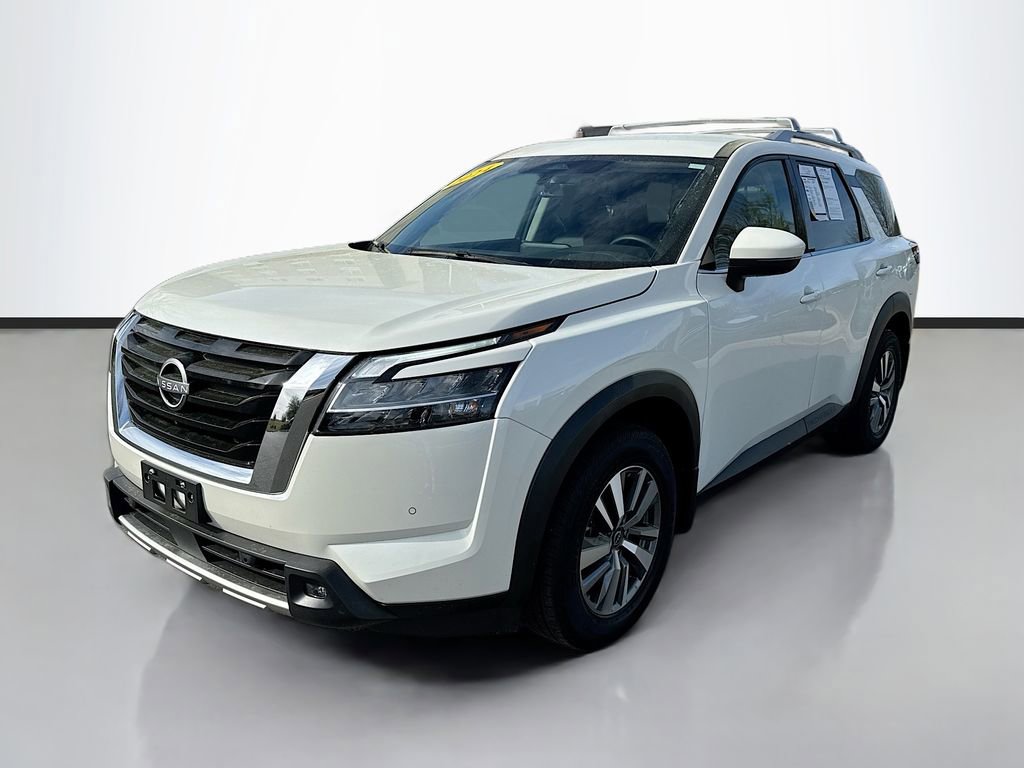 Used 2024 Nissan Pathfinder SL image 3
