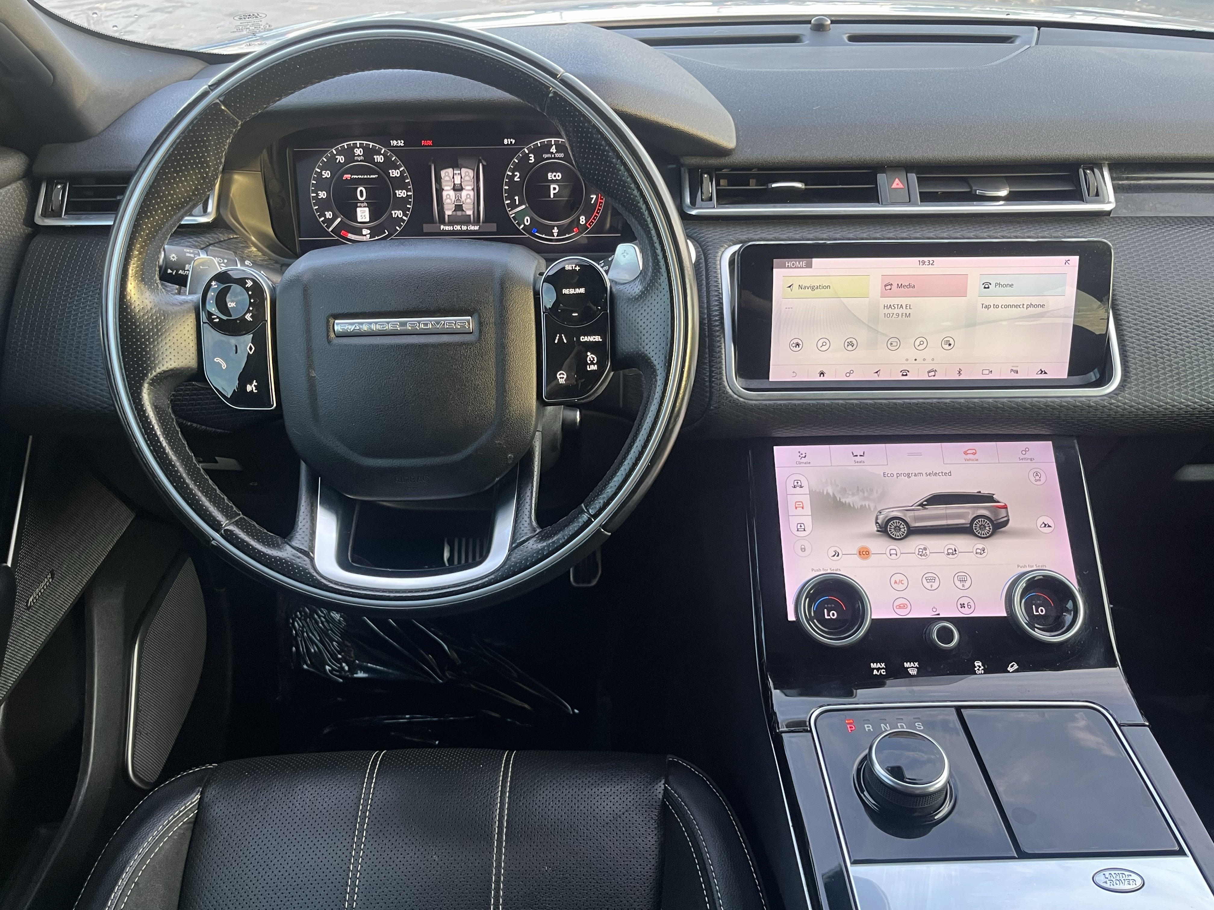 Used 2018 Land Rover Range Rover Velar R-Dynamic SE AWD/4WD image 17