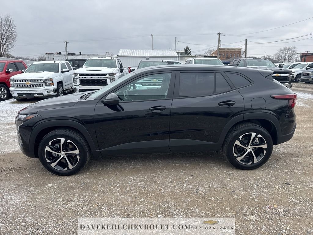 Used 2025 Chevrolet Trax RS w/ Driver Confidence Package image 2