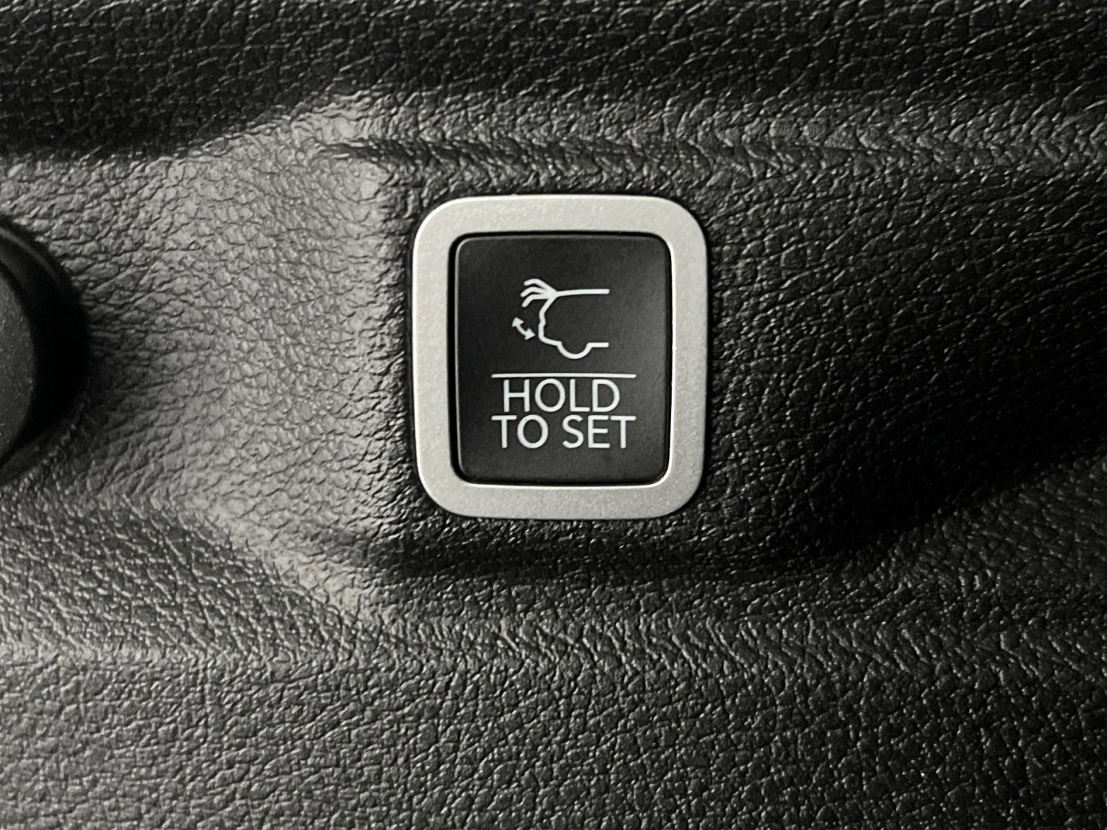 Used 2023 Jeep Grand Cherokee L Laredo image 26