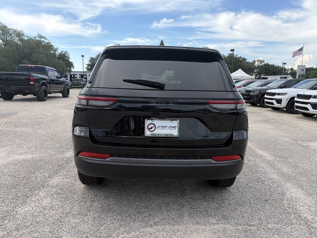 New 2026 Jeep Grand Cherokee Altitude RWD image 5