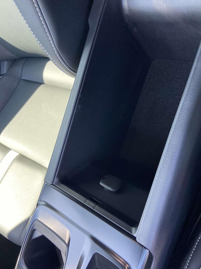 Used 2025 Toyota Camry SE image 26