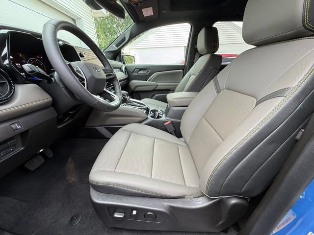 Used 2026 Chevrolet Colorado ZR2 w/ Technology Package AWD/4WD image 16