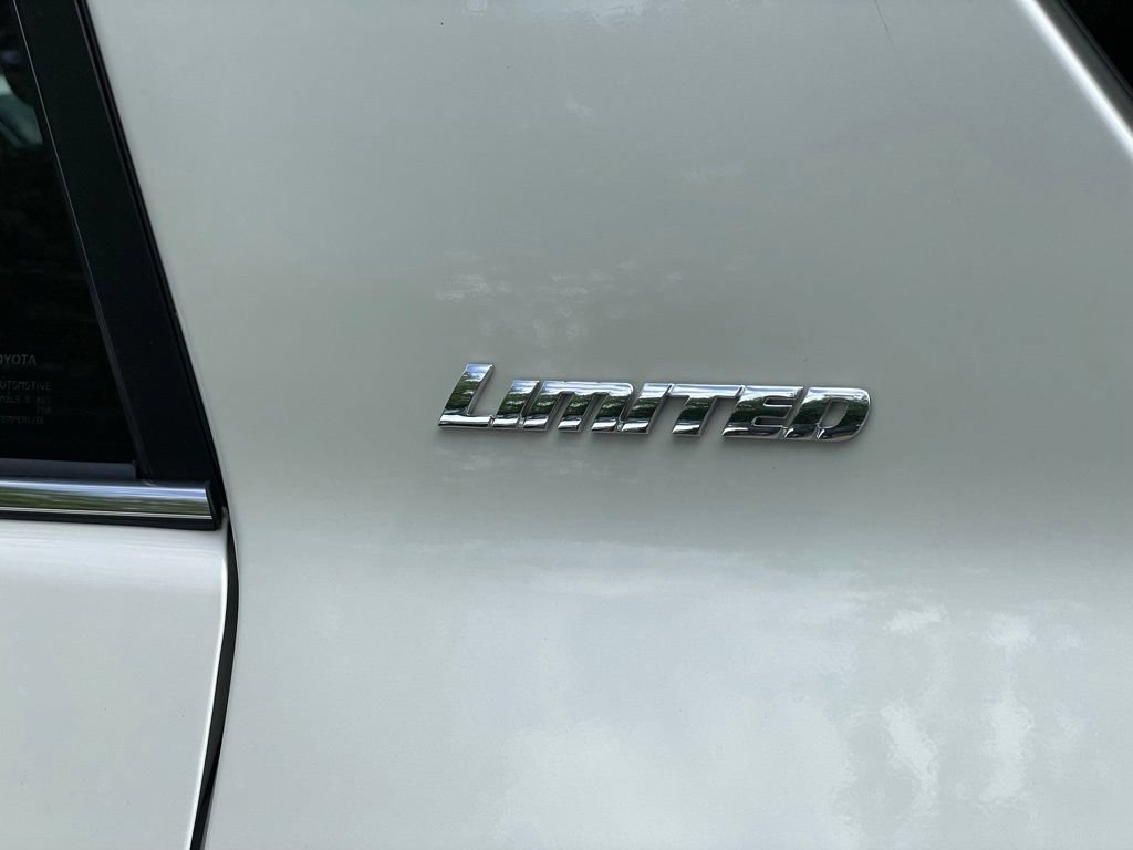 Used 2022 Toyota 4Runner Limited AWD/4WD image 32