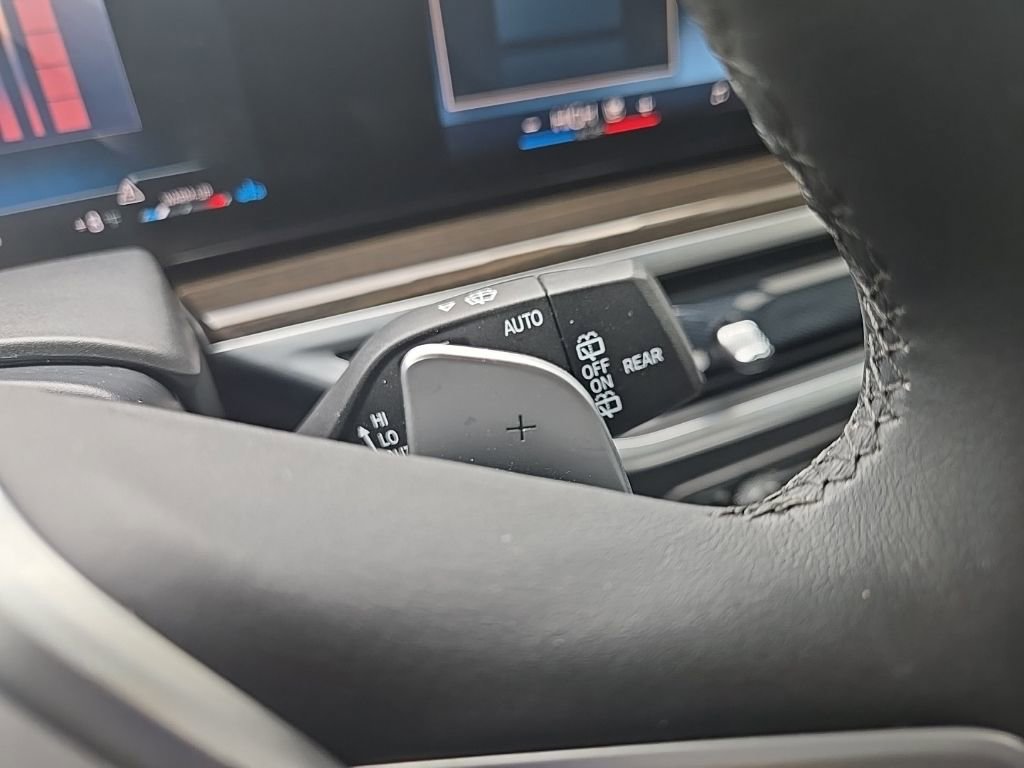 Used 2024 BMW X7 xDrive40i w/ Climate Comfort Package image 46