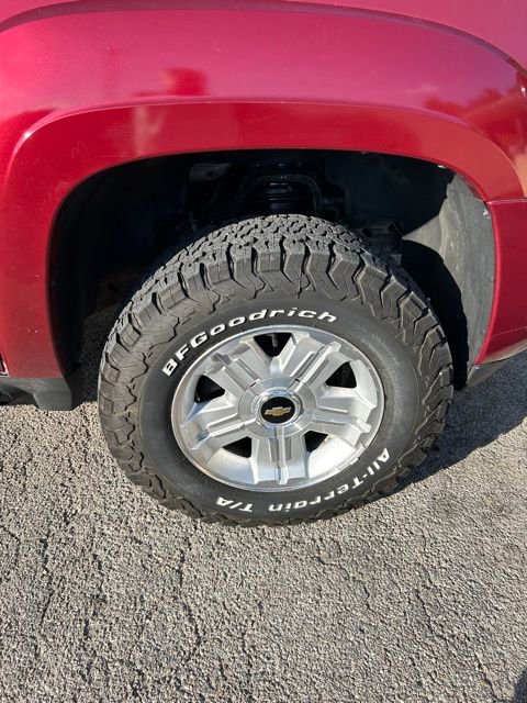 Used 2010 Chevrolet Suburban LT AWD/4WD image 30