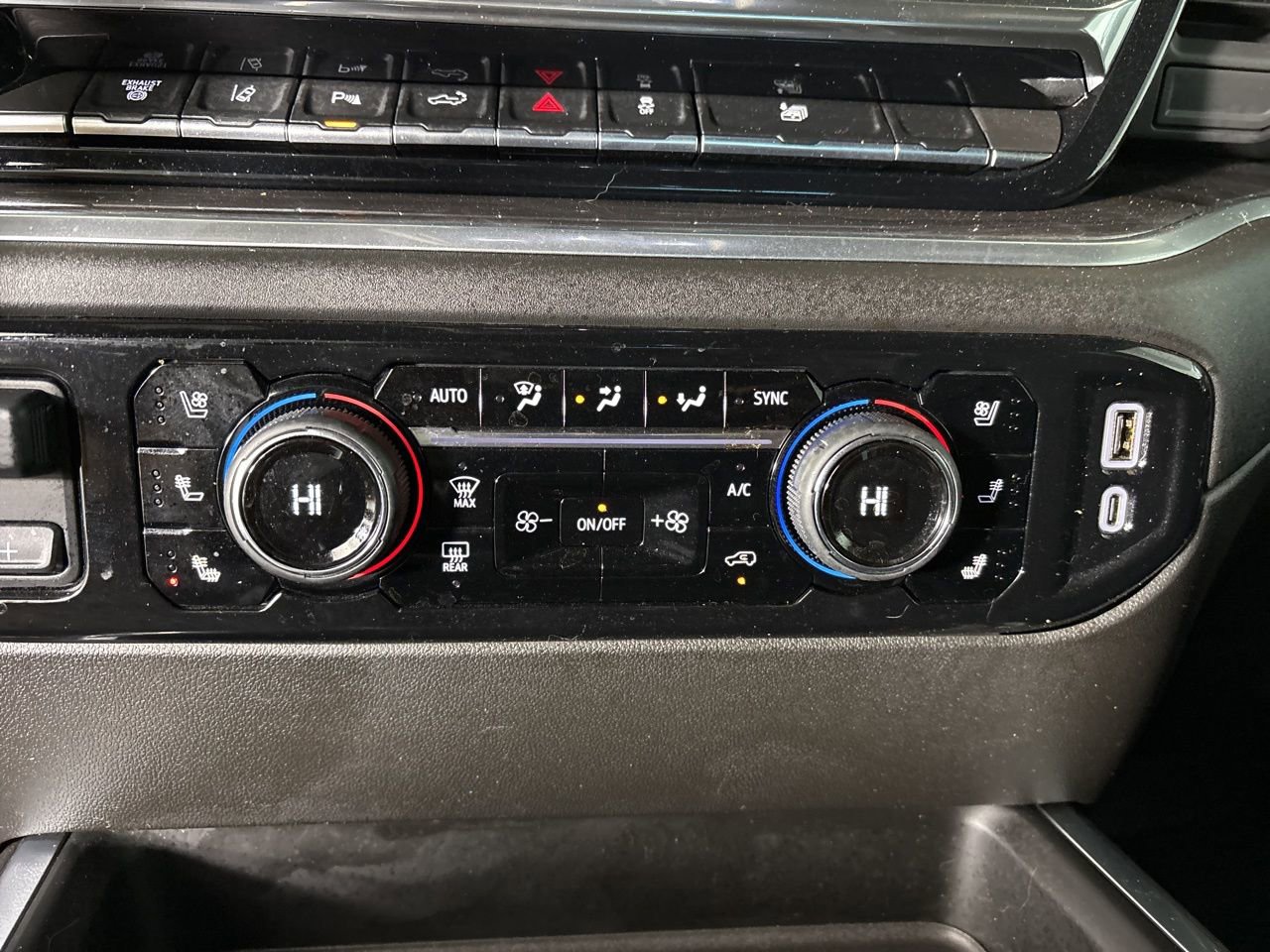 Used 2025 Chevrolet Silverado 3500 LTZ w/ LTZ Premium Package image 17