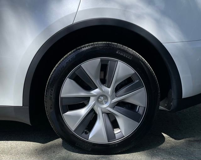 Used 2024 Tesla Model Y Long Range AWD/4WD image 7