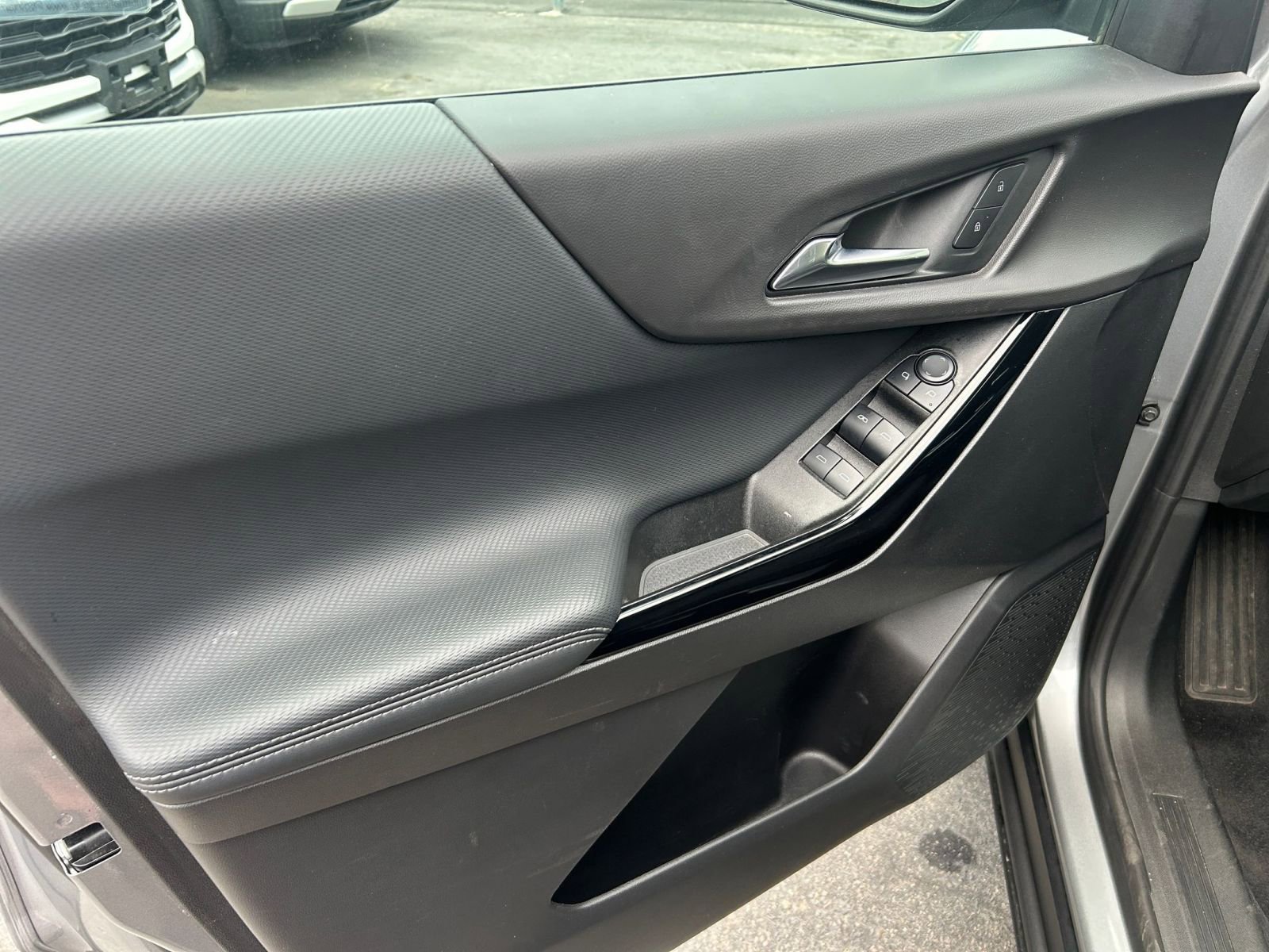 Used 2025 Chevrolet Equinox LT image 18