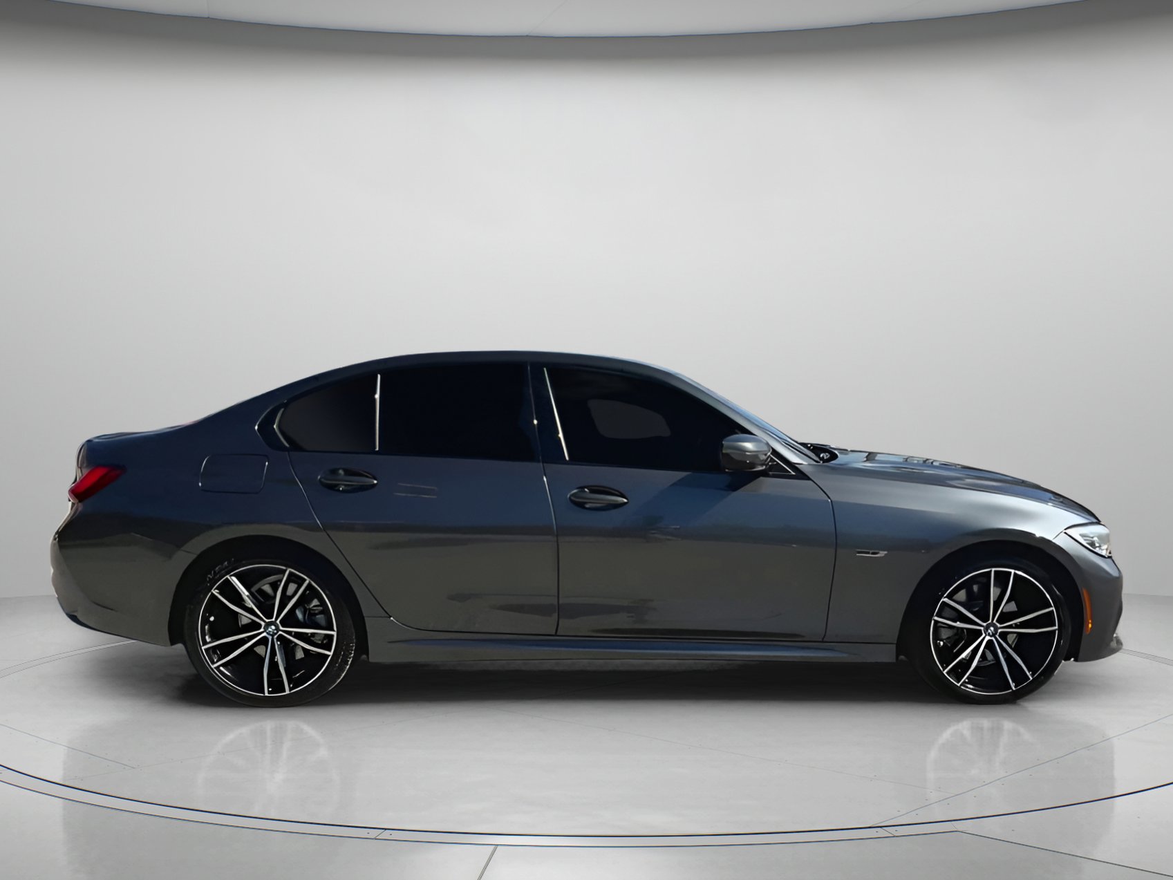 Used 2022 BMW 330e w/ M Sport Package image 32