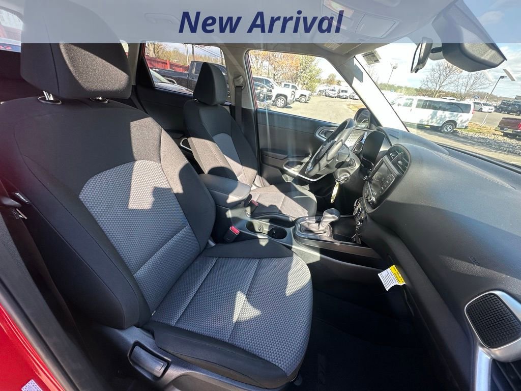 Used 2025 Kia Soul LX w/ LX Technology Package image 6