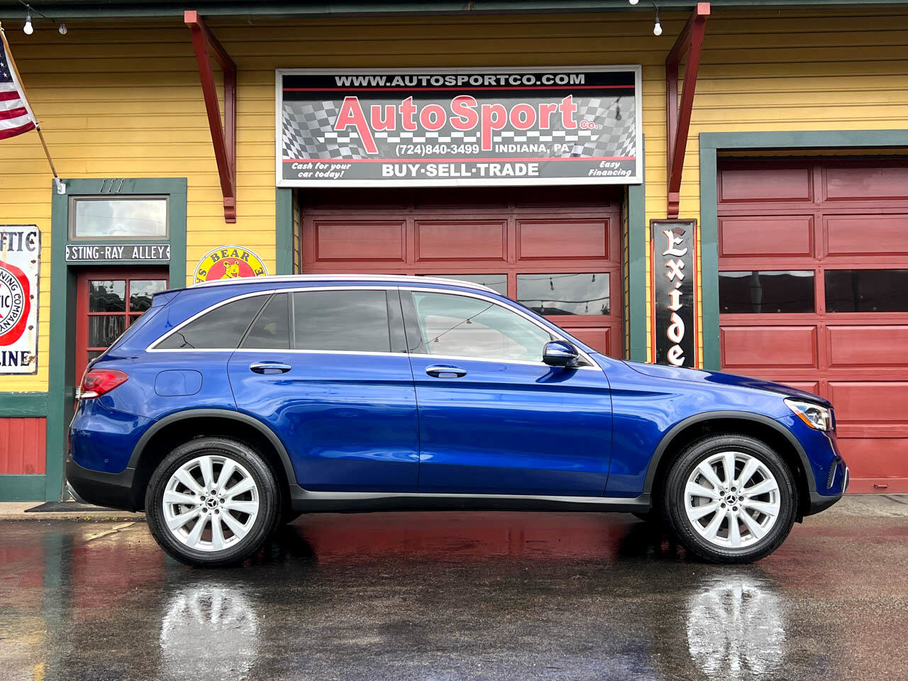 Used 2020 Mercedes-Benz GLC 300 4MATIC w/ Driver Assistance Package image 3