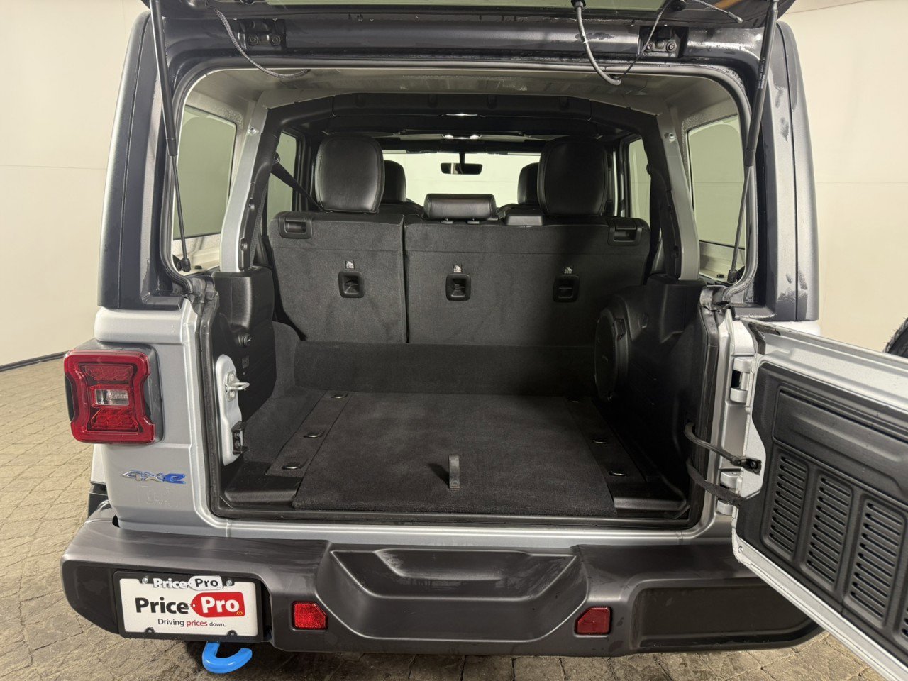 Used 2023 Jeep Wrangler Sahara w/ Cold Weather Group image 7