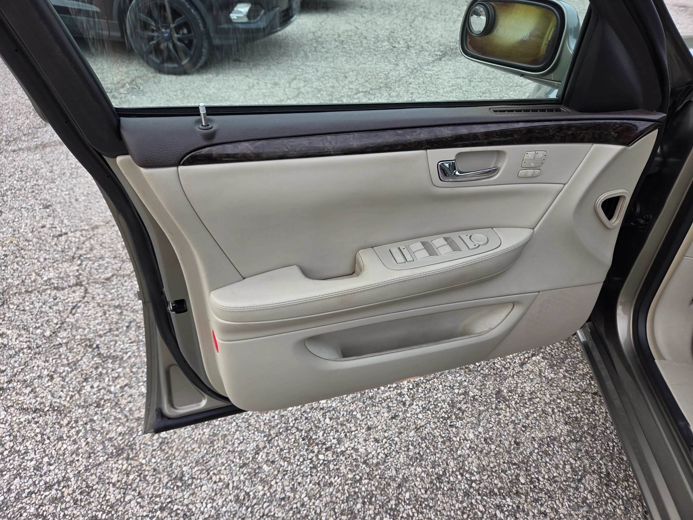 Used 2011 Cadillac DTS Luxury FWD image 12