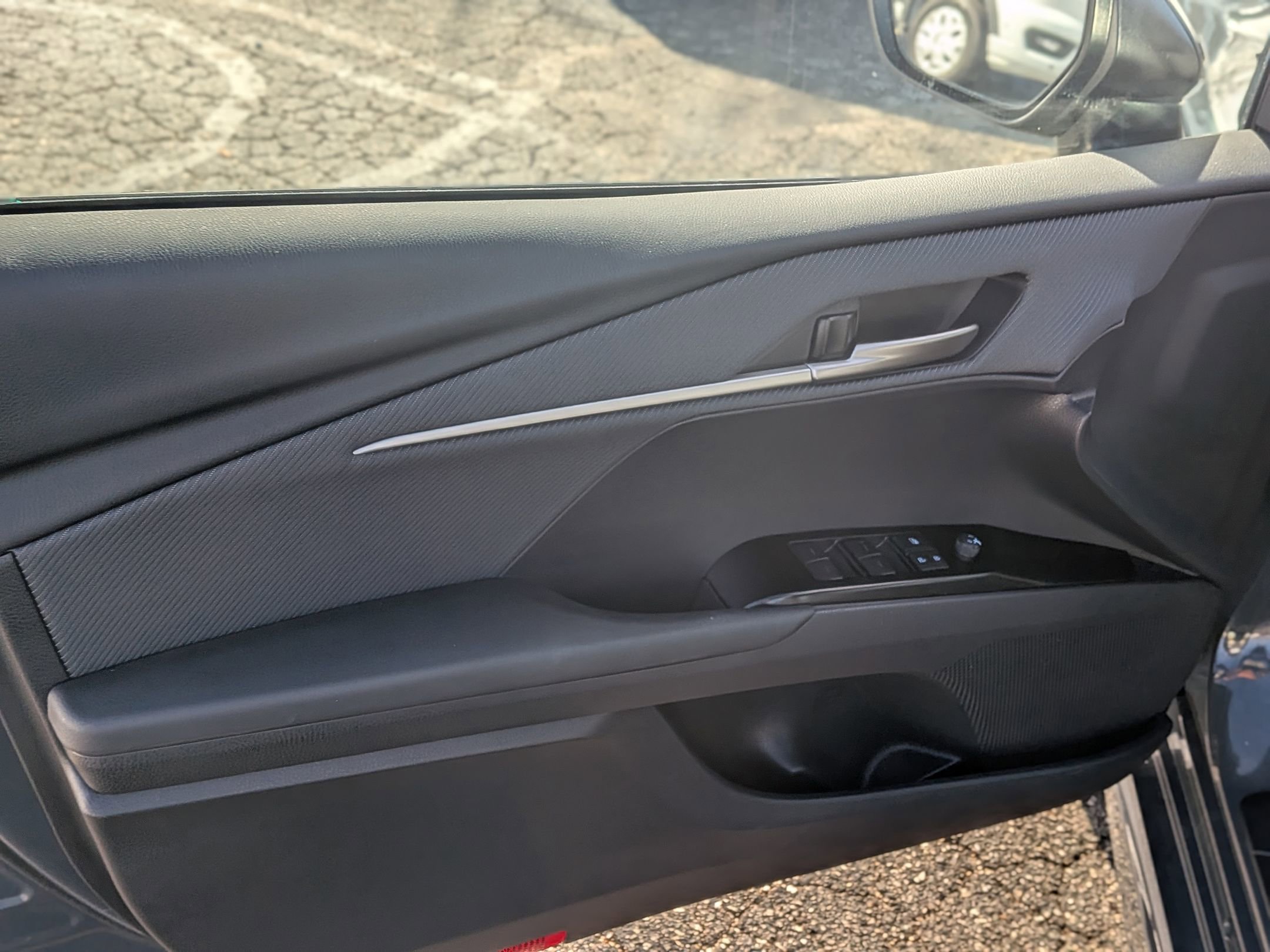 Used 2025 Toyota Camry SE image 14