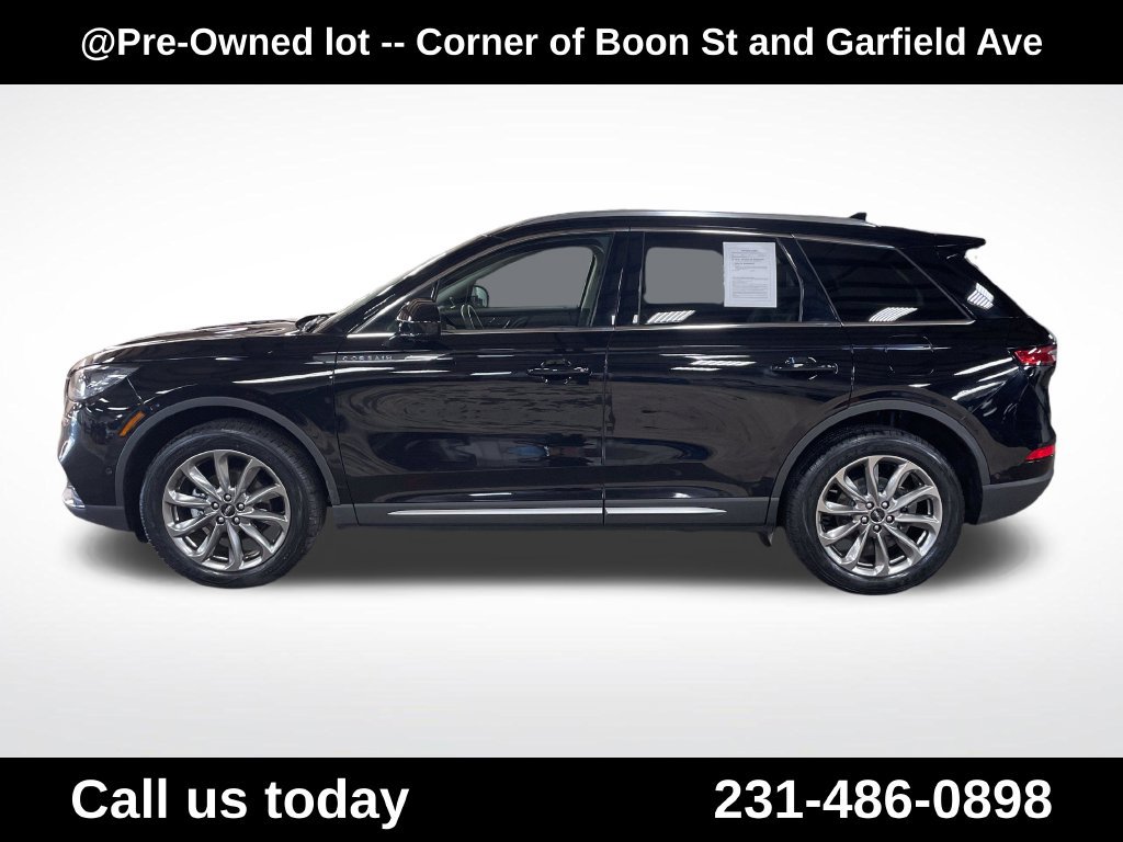 Used 2021 Lincoln Corsair AWD w/ Premium Package image 2