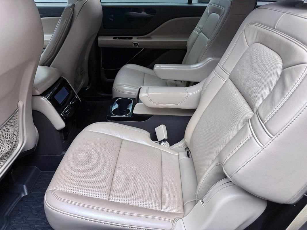 Used 2021 Lincoln Aviator Reserve w/ Equipment Group 201A image 12