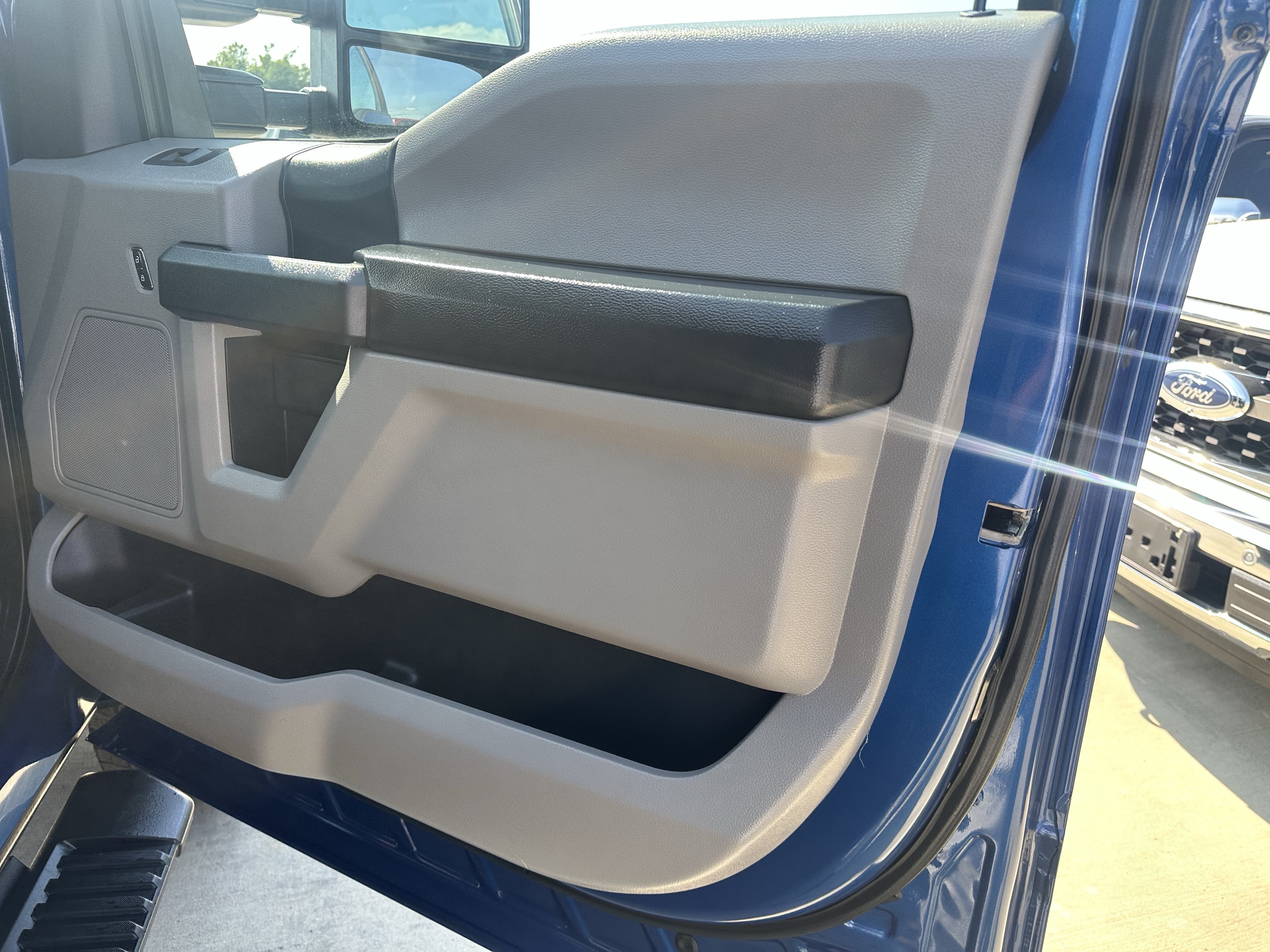 Used 2022 Ford F350 XL w/ STX Appearance Package AWD/4WD image 5