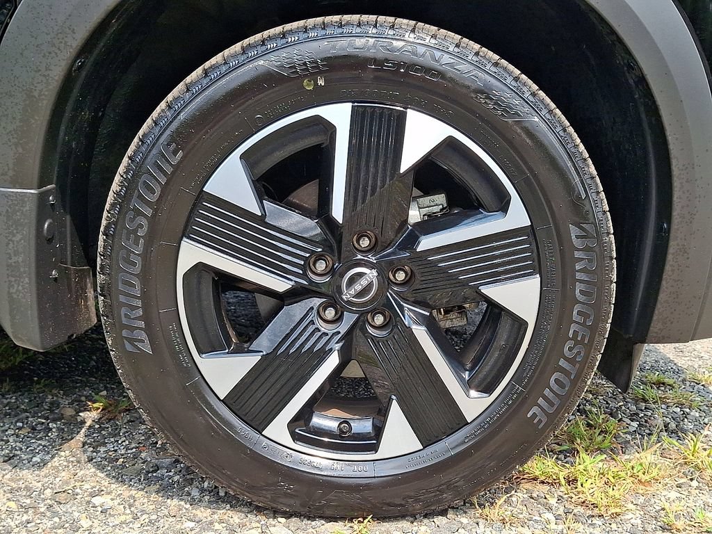 Certified 2025 Nissan Kicks SV AWD/4WD image 9