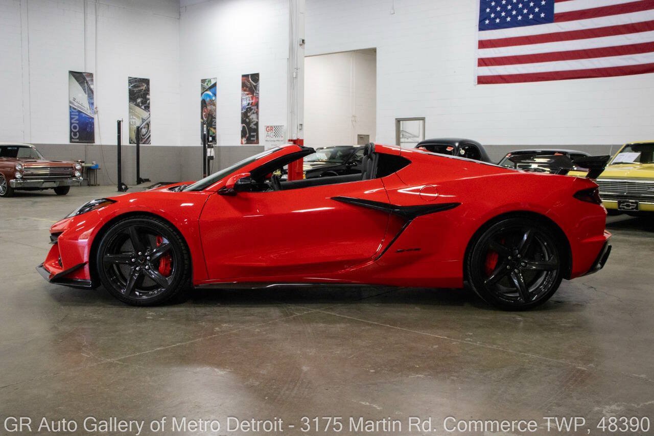 Used 2023 Chevrolet Corvette Z06 w/ Z07 Performance Package RWD image 4