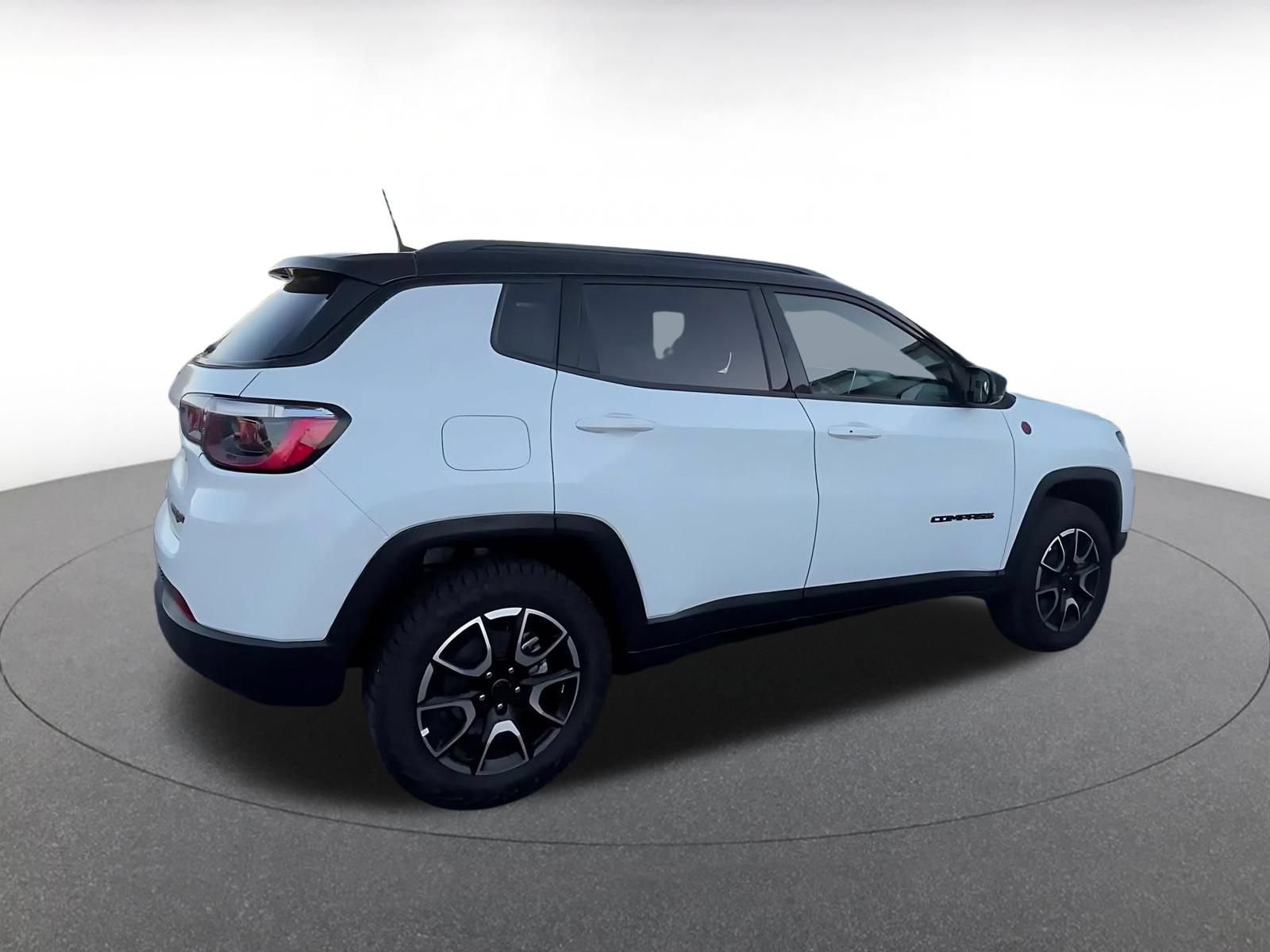 Used 2025 Jeep Compass Trailhawk AWD/4WD image 15