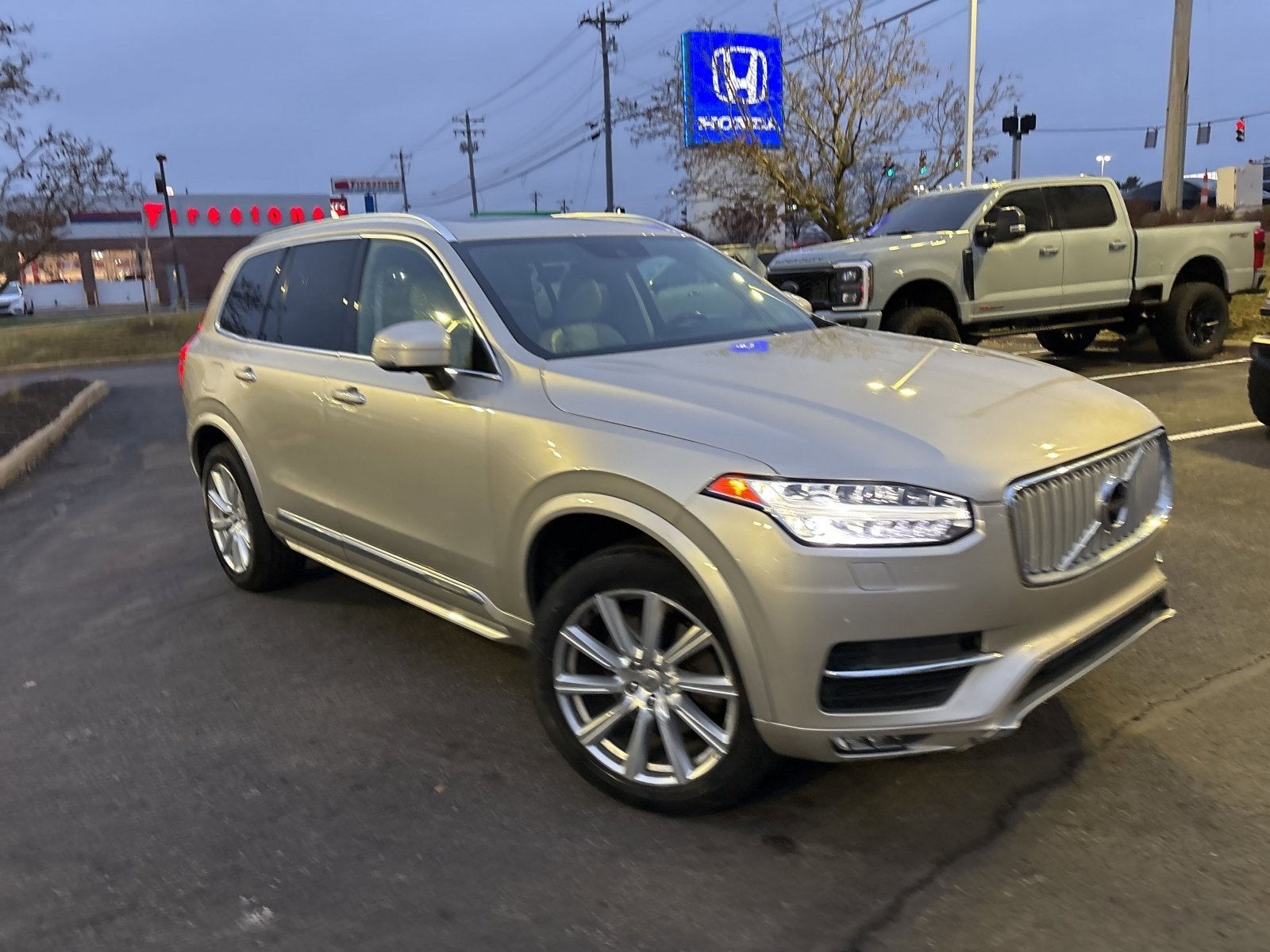 Used 2016 Volvo XC90 T6 Inscription w/ Vision Package image 4