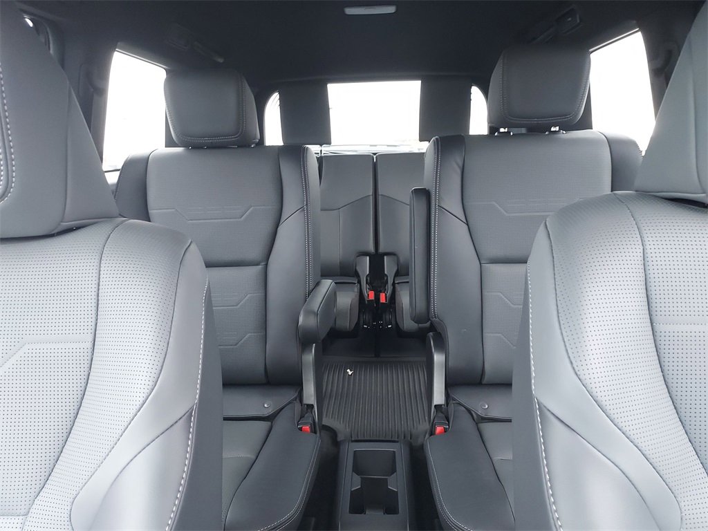 Used 2025 Lexus GX 550 image 13