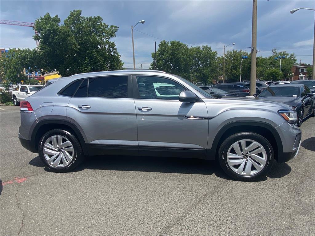 Certified 2023 Volkswagen Atlas Cross Sport SE w/ Panoramic Sunroof Package AWD/4WD image 2