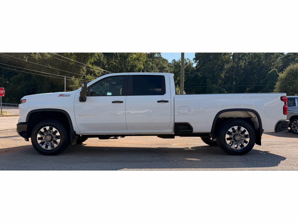 Used 2025 Chevrolet Silverado 2500 Custom w/ Custom Value Package AWD/4WD image 3