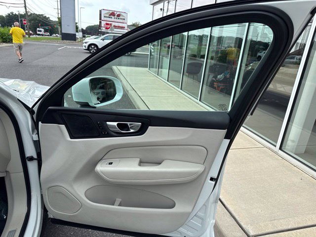 Certified 2022 Volvo XC60 B5 Inscription w/ Advanced Package AWD/4WD image 14