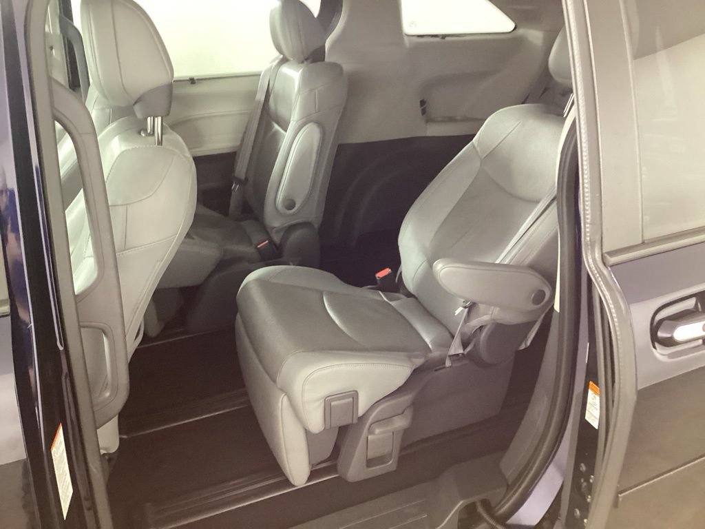 Used 2021 Toyota Sienna Limited FWD image 23