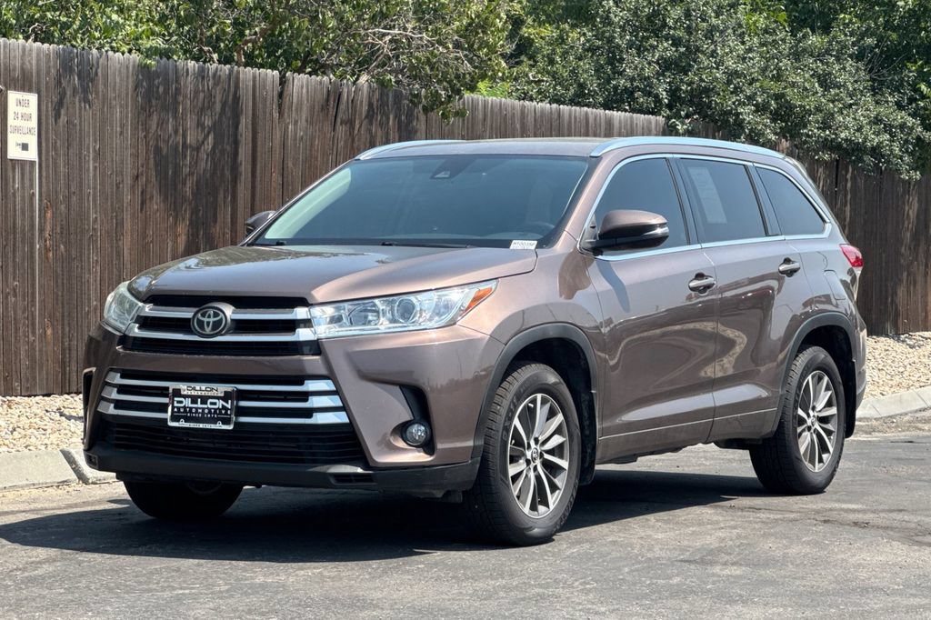 Used 2018 Toyota Highlander XLE AWD/4WD image 8