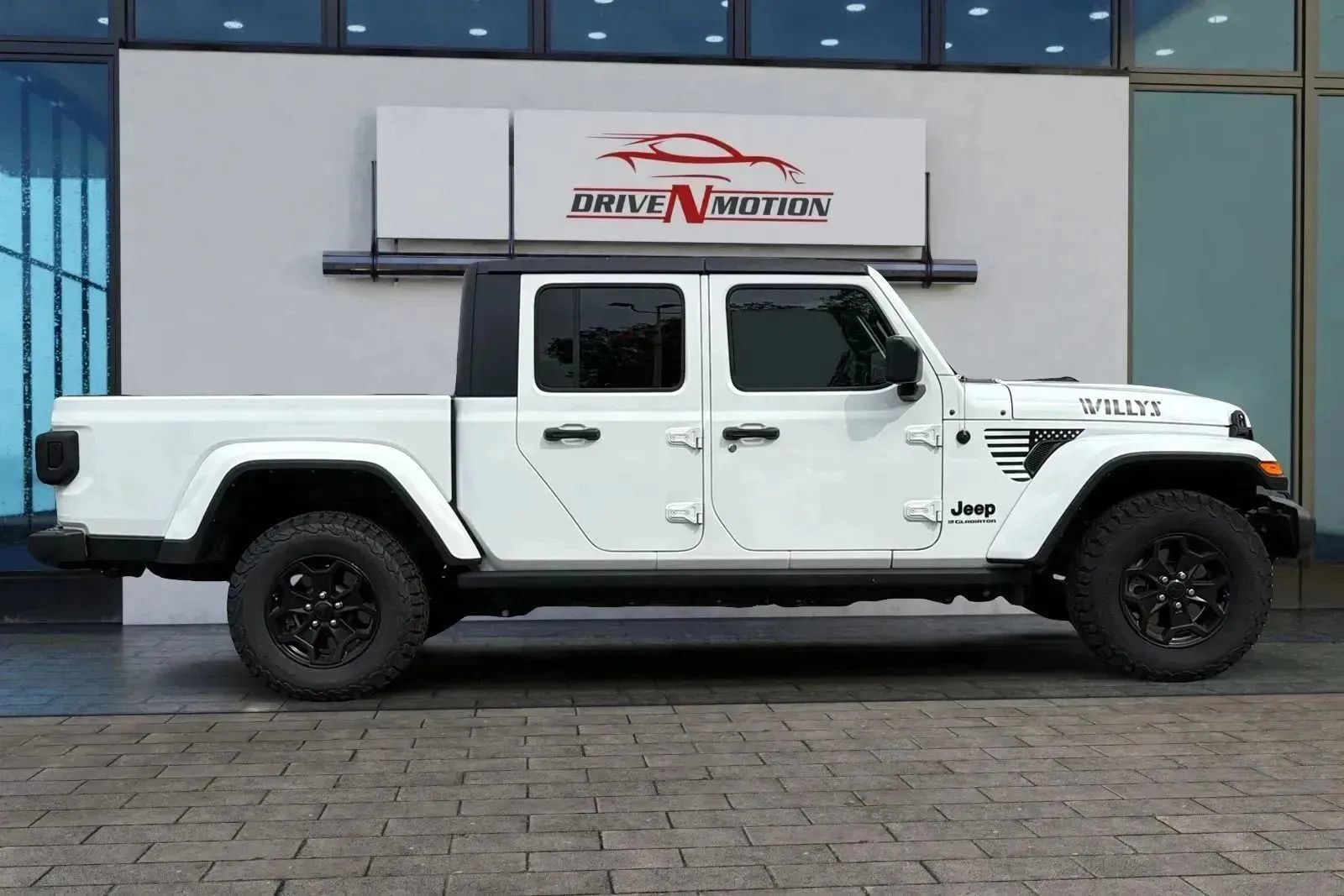 Used 2023 Jeep Gladiator Sport image 3