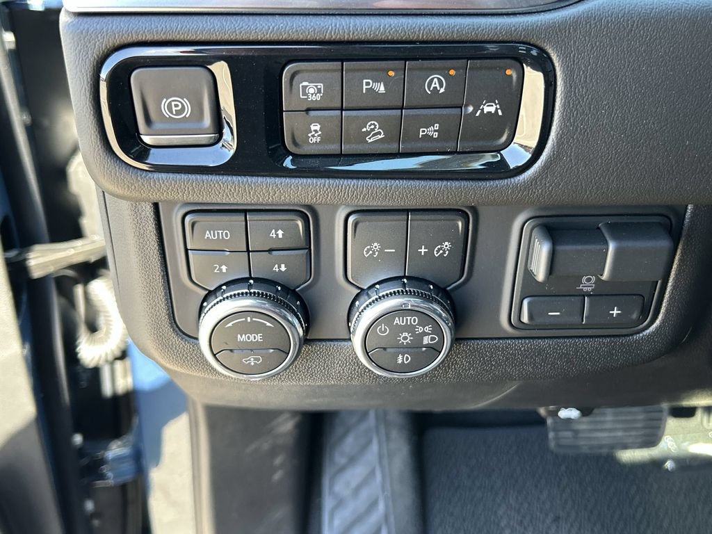 New 2026 GMC Yukon Denali w/ Denali Reserve Package AWD/4WD image 18