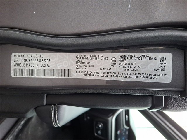 Used 2023 Jeep Grand Cherokee L Laredo image 30