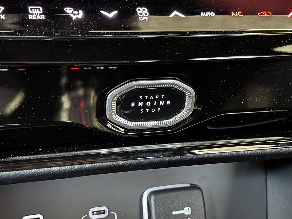 New 2026 Jeep Grand Cherokee Limited w/ Limited Altitude Package AWD/4WD image 13
