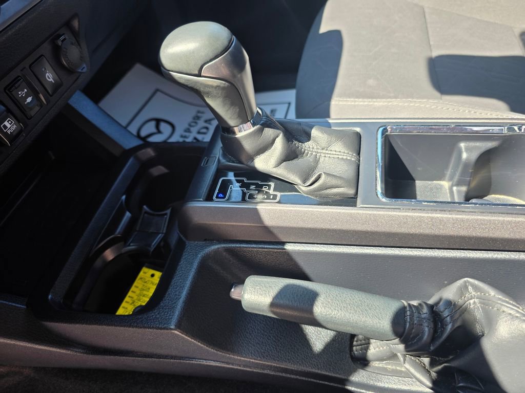 Used 2018 Toyota Tacoma TRD Sport w/ Technology Package image 18