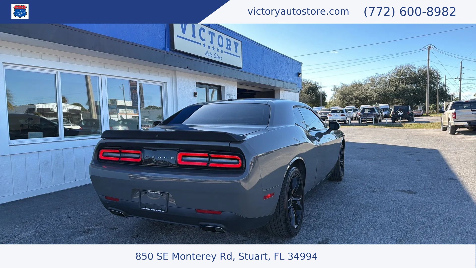 Used 2018 Dodge Challenger SXT w/ Blacktop Package RWD image 7