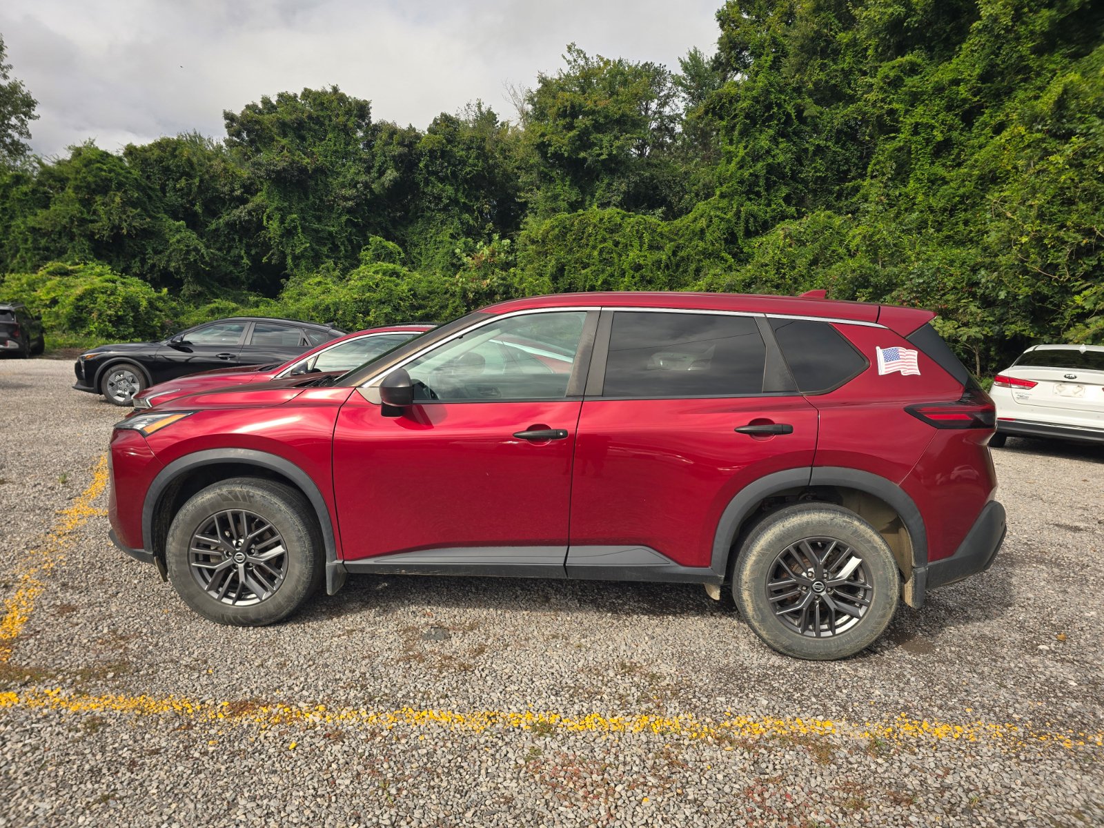 Used 2021 Nissan Rogue S AWD/4WD image 2