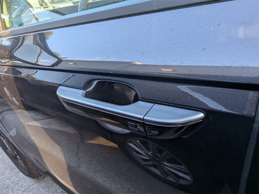 Used 2025 Kia Carnival EX image 15