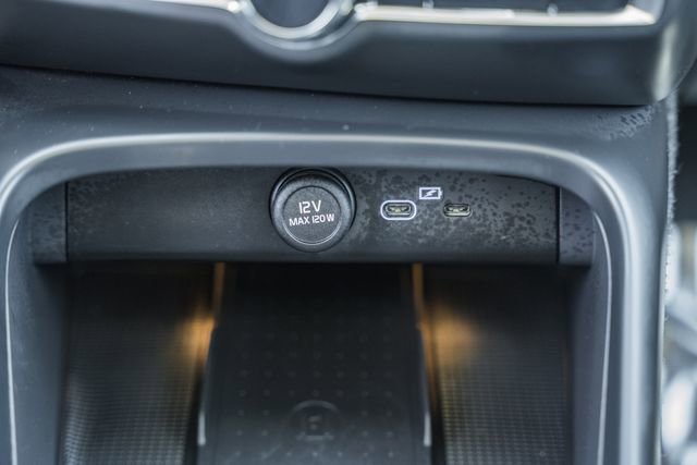 Used 2025 Volvo XC40 B5 Plus AWD/4WD image 27