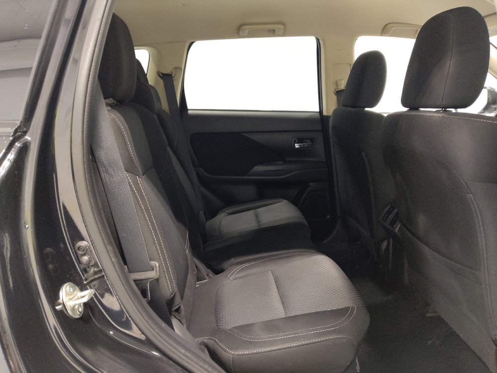 Used 2020 Mitsubishi Outlander ES image 19